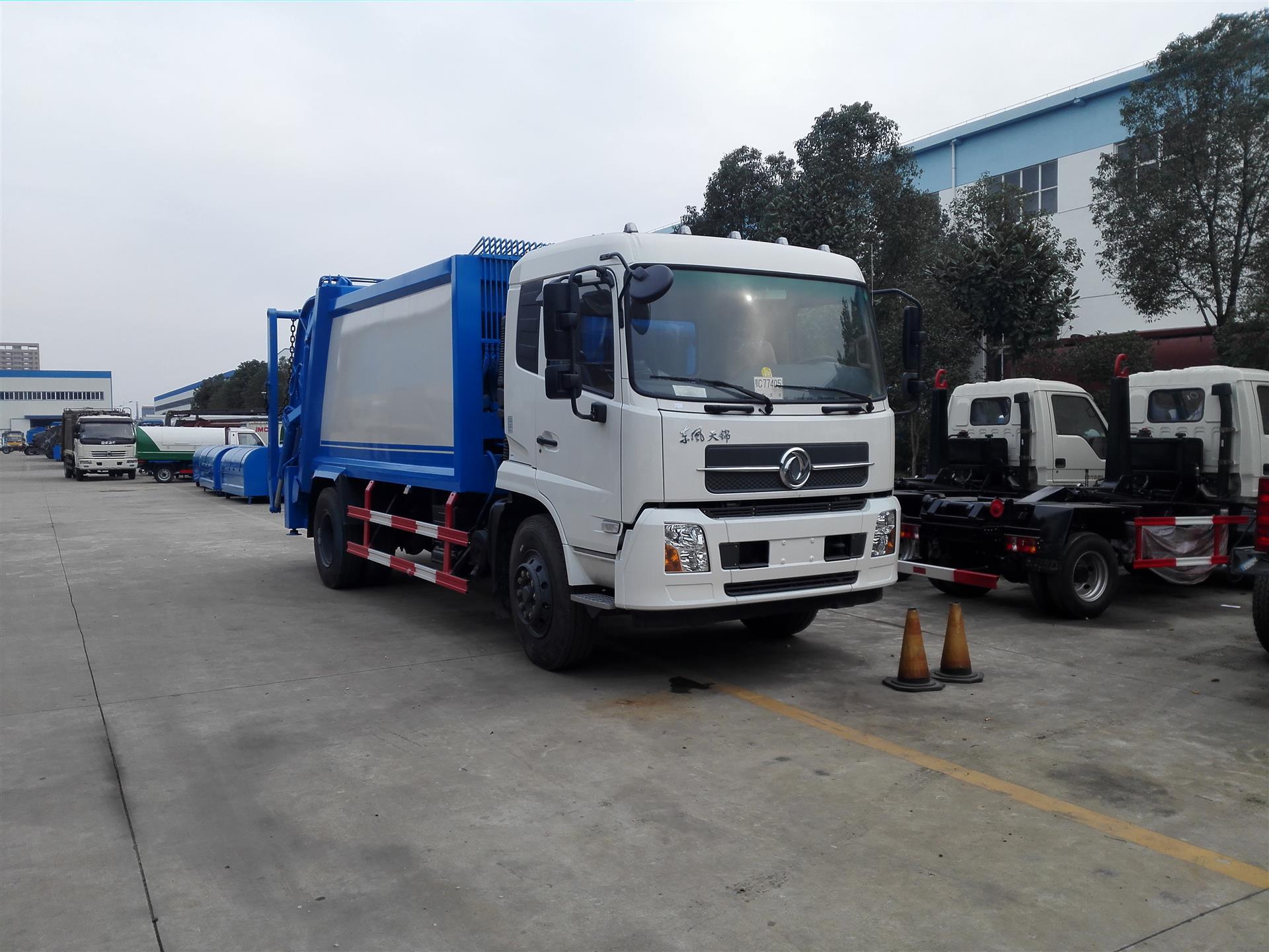 垃圾车 垃圾运输车厂家直销,随时看车