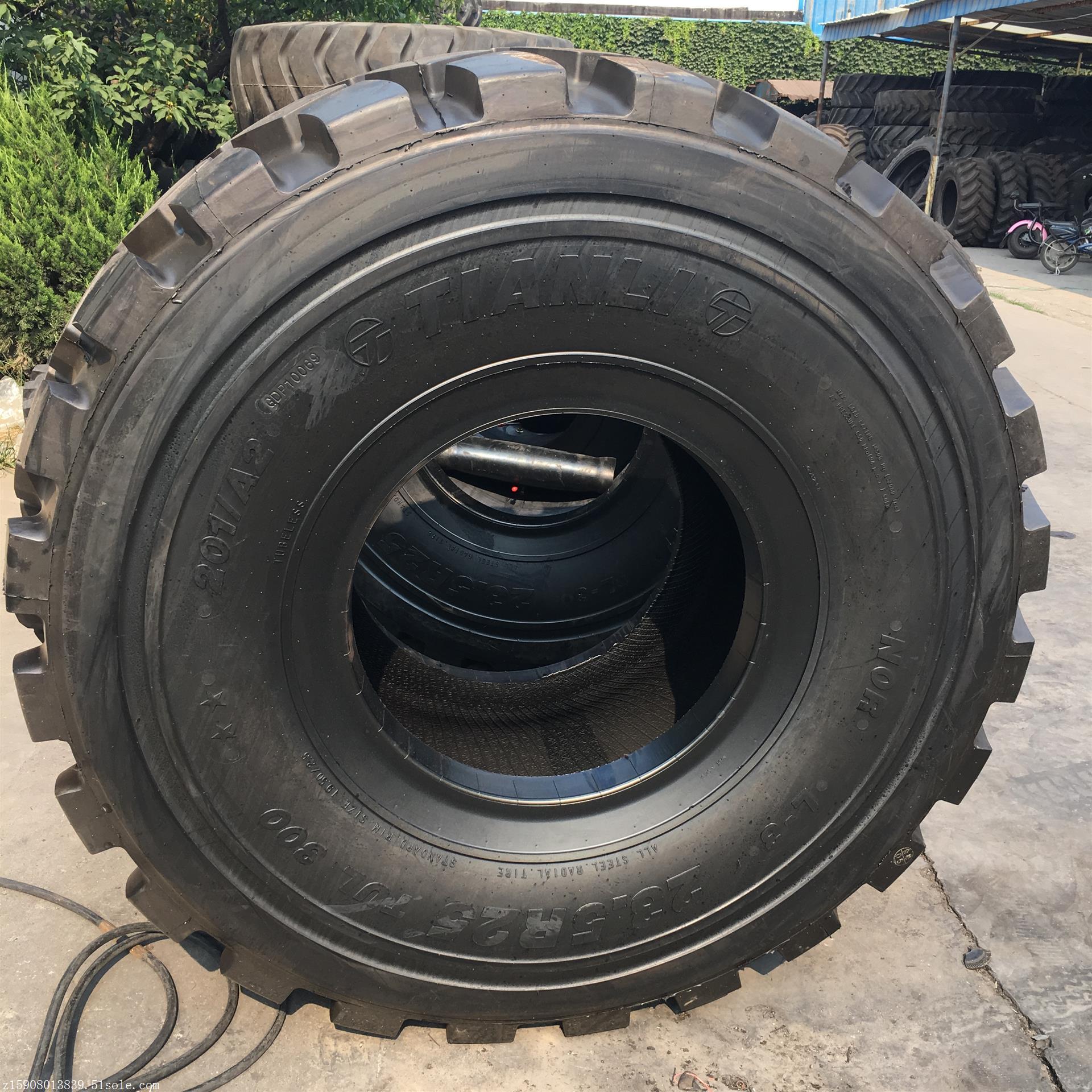 现货23.5r25钢丝装载机轮胎