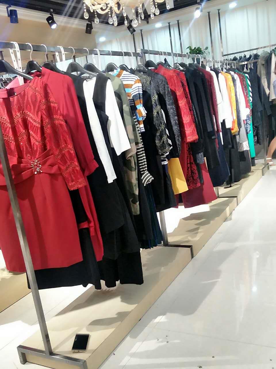 品牌折扣女装丝蒂雅文的女装尾货怎么加盟